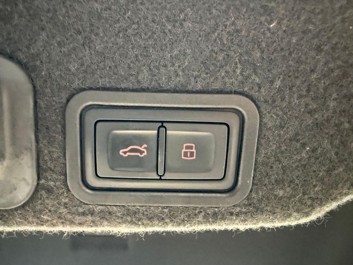 2015 AUDI S8 4.0 TFSI 520 QUATTRO TIPTRONIC